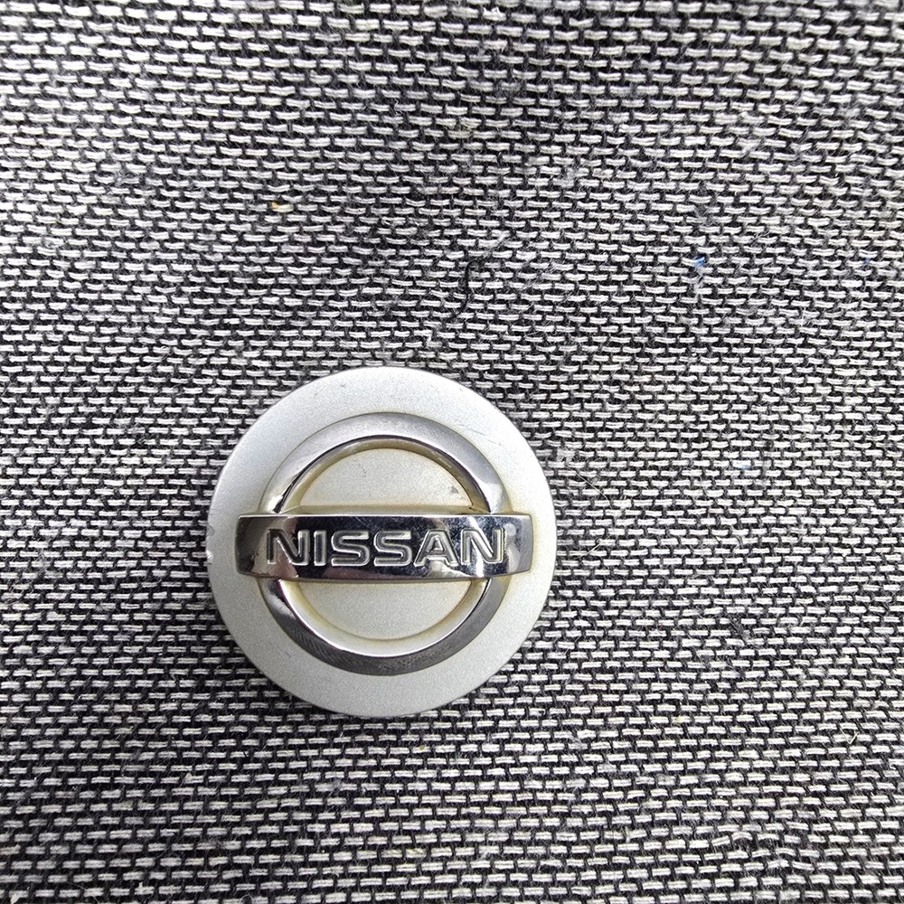 Nissan Wheel Center Cap Silver Chrome Logo OEM 40342-AU510 Replacement Hubcap